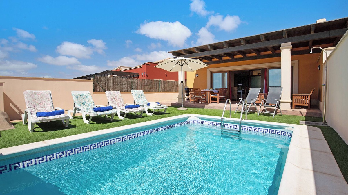 Caleta de Fuste House | Holiday Home 'Villa Carmen' with Sea Views, Private Pool and Wi-Fi