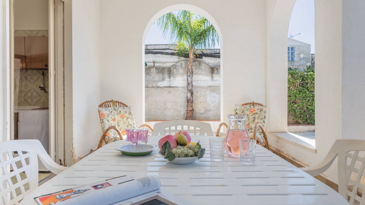 Carini House | Holiday Home Villa Con Veranda Vicino Al Mare with Garden