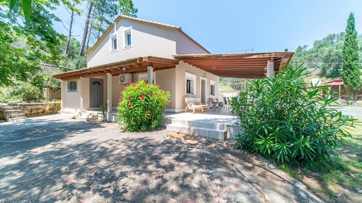 Lefkimmi House | Holiday Home 'Villa Depiros Corfu' with Private Terrace, Wi-Fi and Air Conditioning