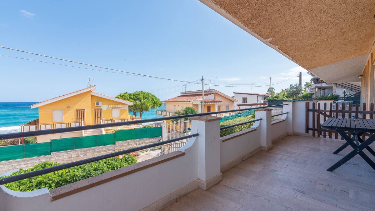 Gallina House | Holiday Home 'Villa Eden' with Sea View, Terrace & Wi-Fi