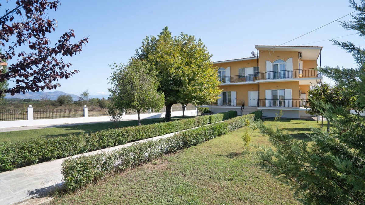 Nea Sinopi House | Holiday Home 'Villa Estia' with Mountain View, Wi-Fi and Air Conditioning