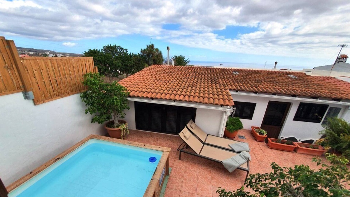 Telde House | Holiday Home 'Villa Floti With Sea View' with Sea Views, Wi-Fi and Air Conditioning