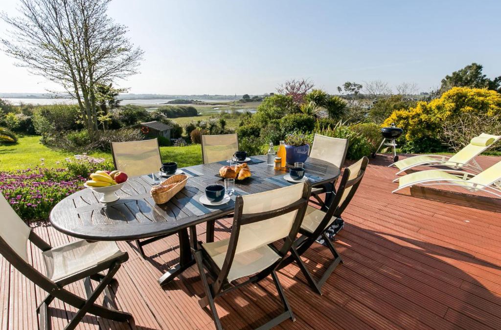 Plouneour-Trez House | Holiday Home Villa Panorama Mer by Interhome