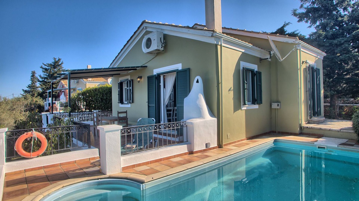 Kavallos House | Holiday Home 'Villa Ostria' with Sea View, Private Pool and Wi-Fi