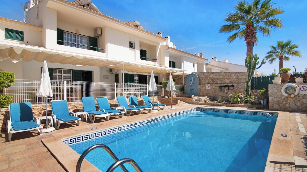 Urbanizacao dos Calicos House | Holiday Home "Villa Guisado" with Pool, Terraces & Wi-Fi
