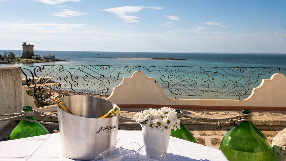Sant'Isidoro House | Holiday Home 'Villa Gaudì - Mallorca' with Private Terrace, Wi-Fi and Air Conditioning
