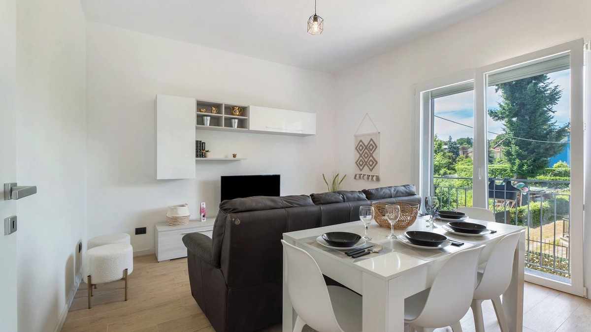 Arona House | Holiday Home 'Villa Lilia Appartamento Blu' with Shared Garden, Balcony and Wi-Fi