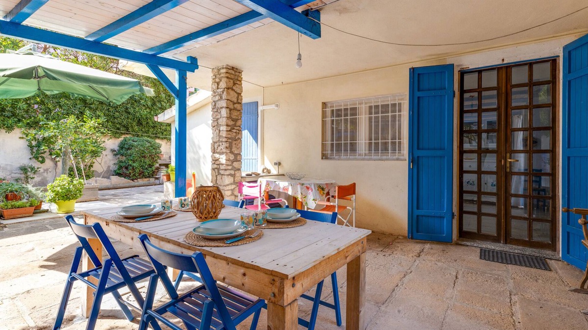 Putzu Idu House | Holiday Home 'Villa Lucia 240m from the Sea' with Parking Spaces