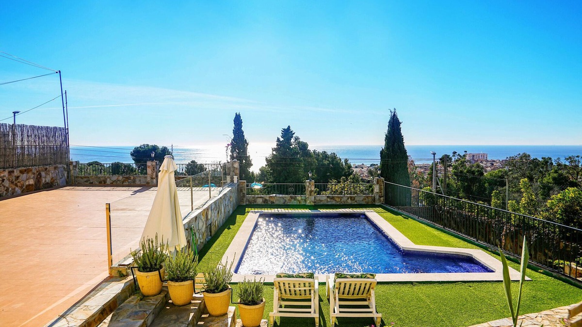 Barcelona House | Holiday Home 'Villa Mar' with Sea Views, Private Pool and Wi-Fi