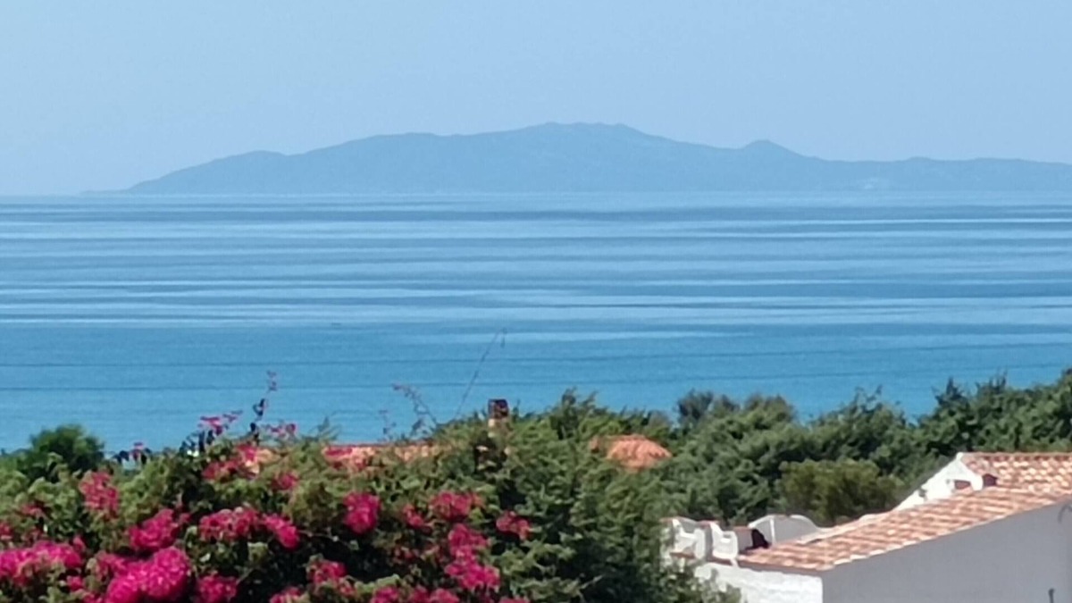 Eden Beach House | Holiday Home 'Villa Marina' with Sea View, Private Terrace and Air Conditioning