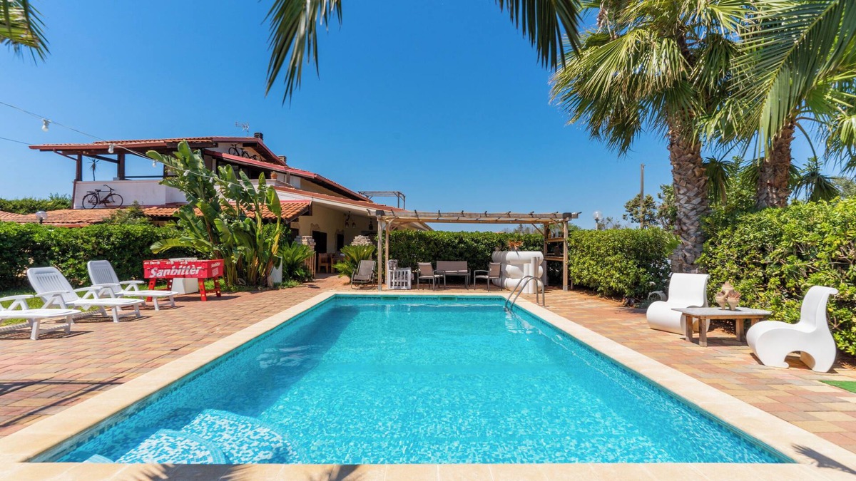 Galatone House | Holiday Home 'Villa Relax Due' with Shared Pool & Wi-Fi