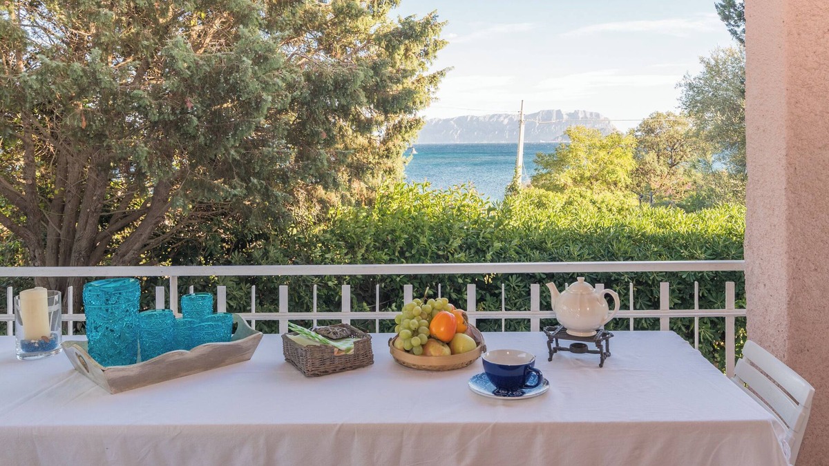 Pittulongu House | Holiday Home "Villa Rosa sul Mare" with Sea View, Terraces & Wi-Fi