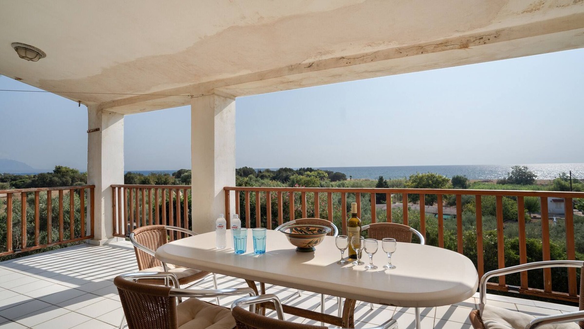 Zacharo House | Holiday Home 'Villa Sugar Town' with Sea View, Wi-Fi and Air Conditioning