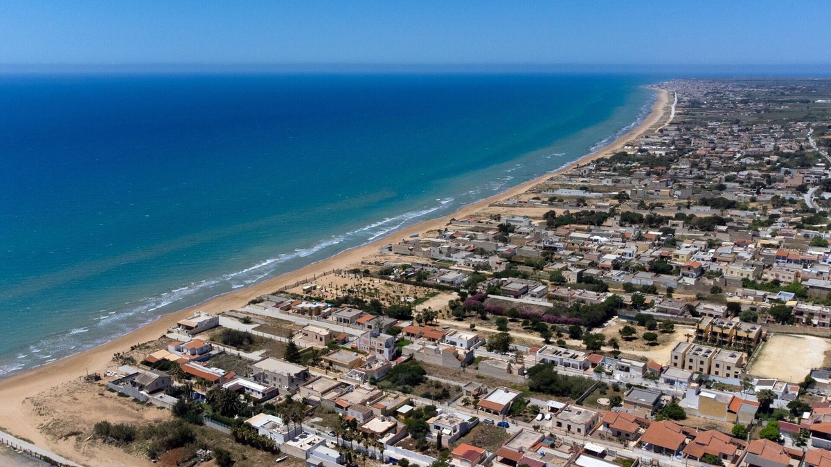 Triscina House | Holiday Home 'Villa Sunshine' with Sea View, Private Terrace and Wi-Fi