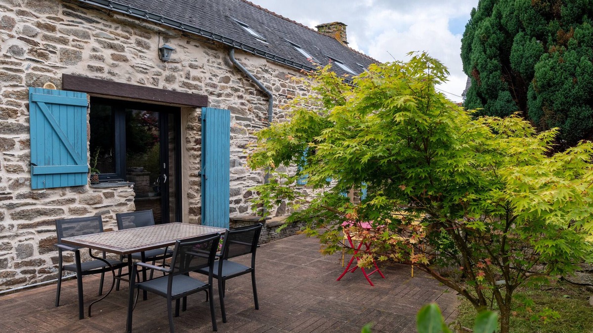 Serent House | Holiday Home "Ville Moizo" with Private Garden & Wi-Fi
