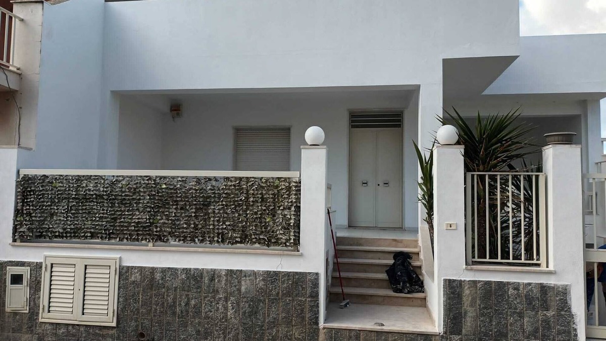Scoglitti House | Holiday Home 'Villetta Anguille' with Sea View and Private Terrace