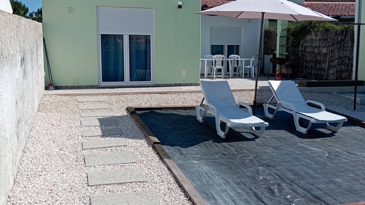 Nadadouro House | Holiday Home 'Vintage Gonçalo Lagoa Stay' with Private Terrace, Private Garden and Wi-Fi
