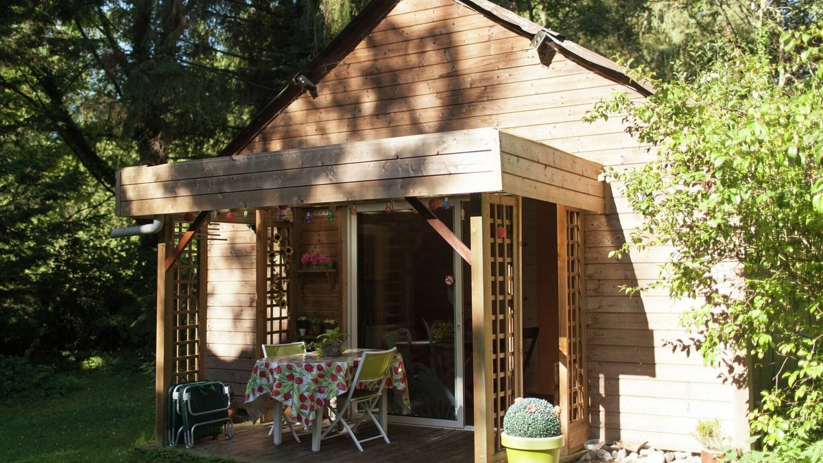 Le Ponchel House | Holiday Home Vitz-sur-Authie Pond View