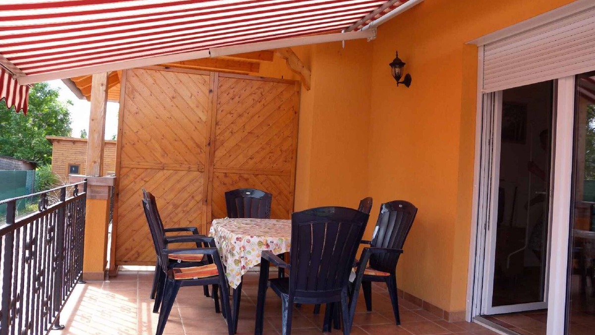 Balatonkeresztur House | Holiday home with terrace and barbecue