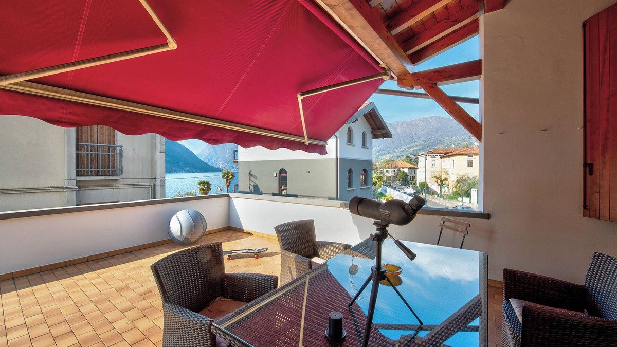 Sulzano House | Holiday Home 'Wakesurfhouse 2' with Lake View, Private Terrace and Wi-Fi