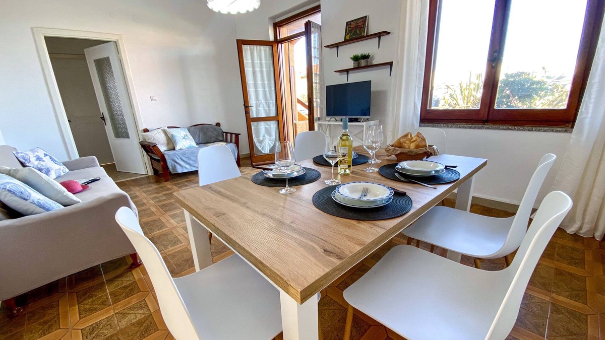 Sa Rocca Tunda House | Holiday Home with Patio 20 Steps to the Beach for Families and Groups