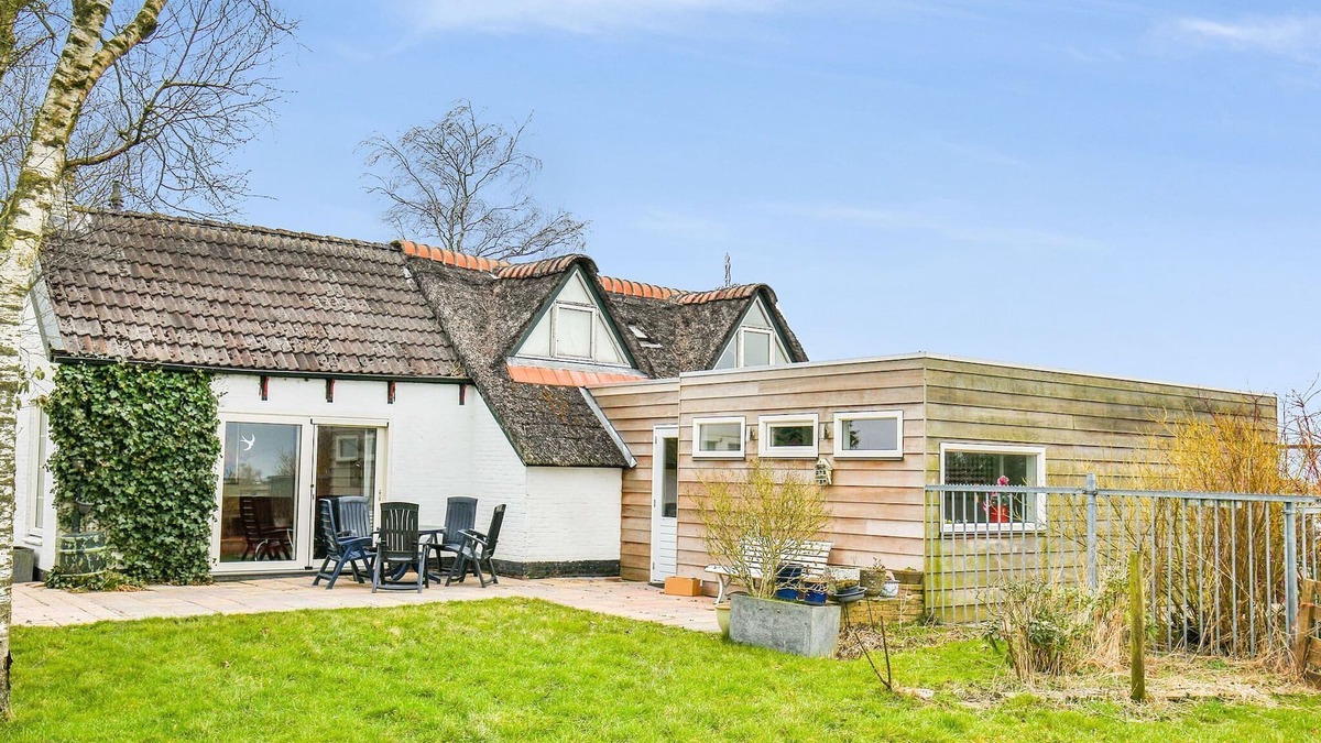 Gerkesklooster House | Holiday home with sauna and jacuzzi