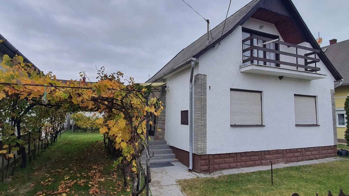 Balatonfenyves House | Holiday home with terrace