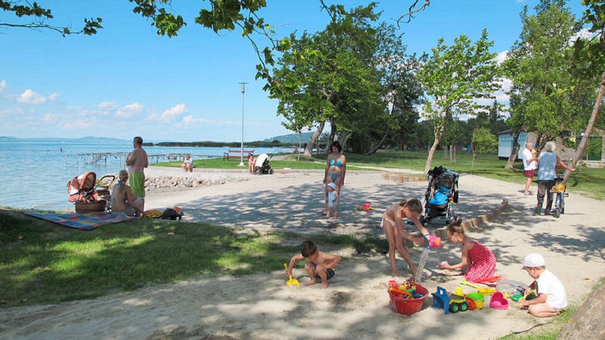 Balatonfenyves House | Holiday home with WLAN in a quiet location