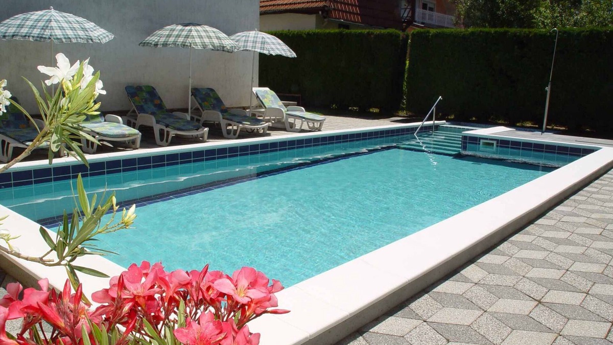 Balatonszarszo House | Holiday home with outdoor pool and air conditioning