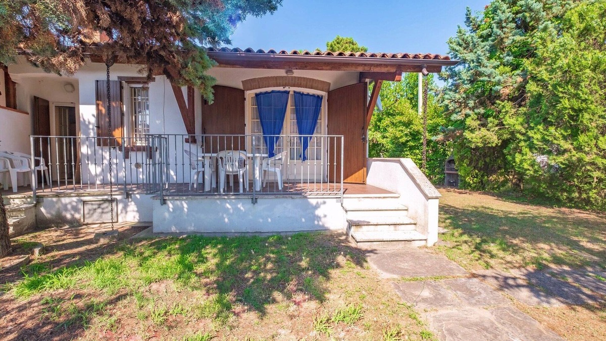 Lido di Volano House | Holiday home with terrace and barbecue