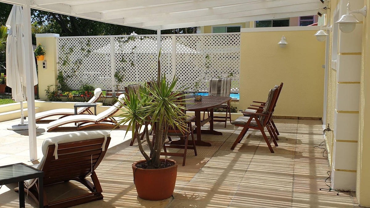 Constantia Cottage | Holiday Home with 2 Bedrooms, big Veranda, Smart-TV, fast Internet, heated Pool