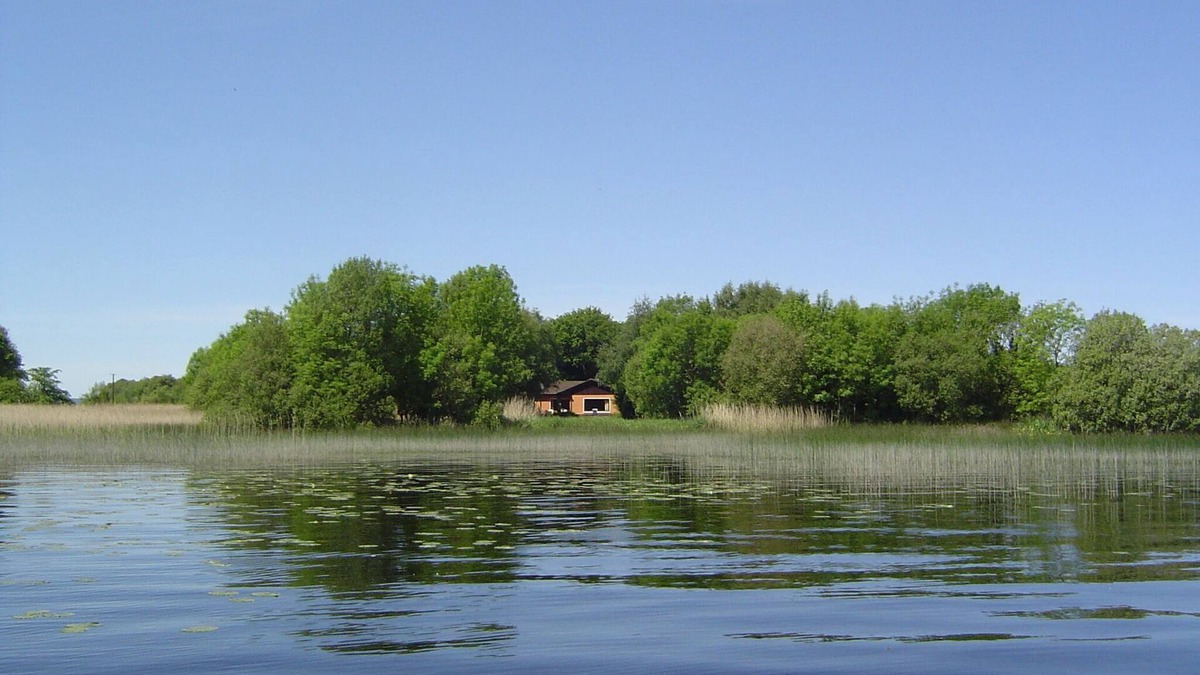 Woodford House | Holiday home with boat, romantically located between sea and moor