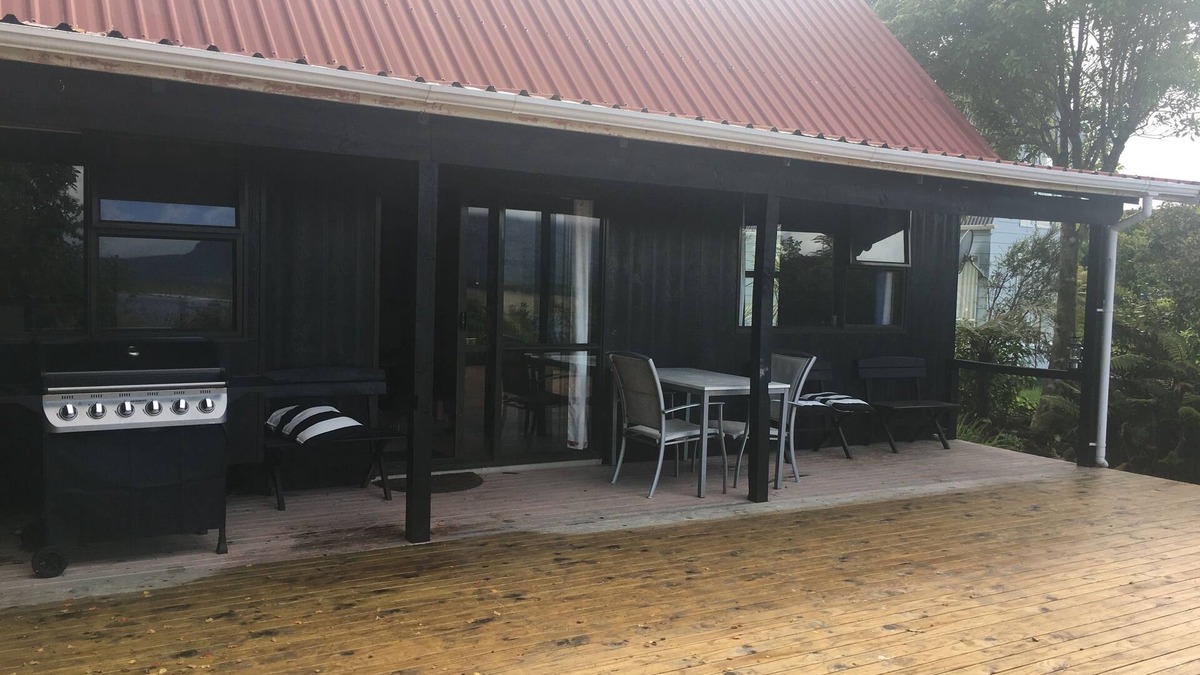 Moana House | Holiday home with fantastic deck and views