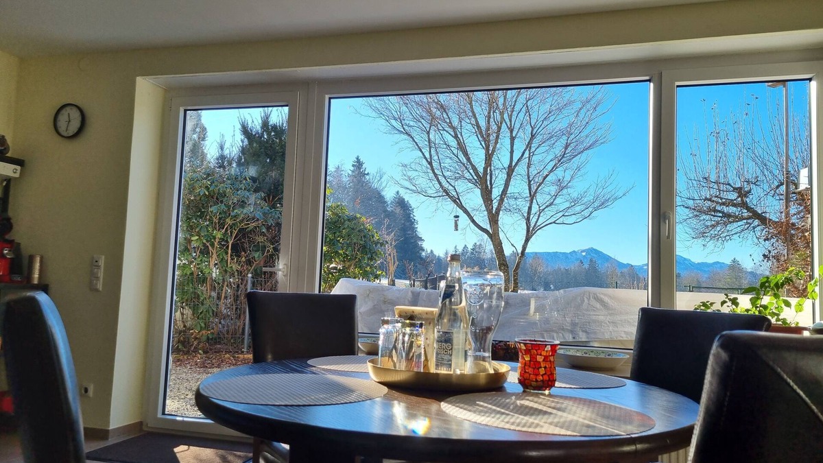 Traunstein Apartment | Holiday home with garden and mountain view