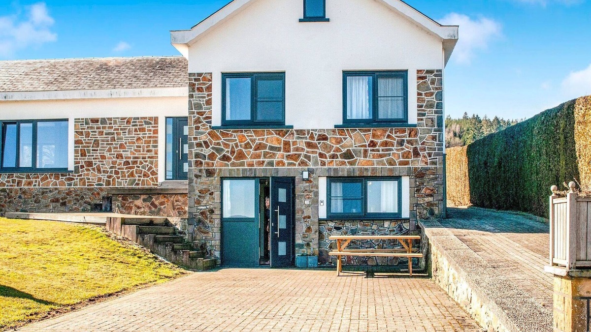 Lierneux House | Holiday Home with Garden