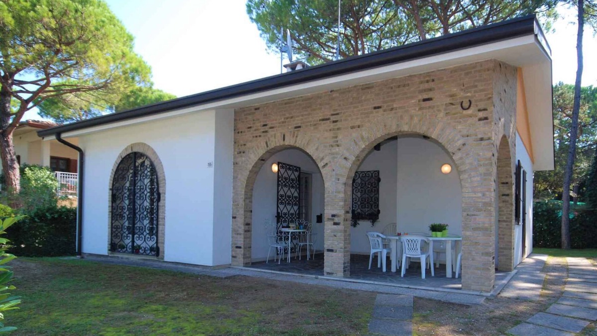 Lignano Pineta House | Holiday home with garden and air conditioning