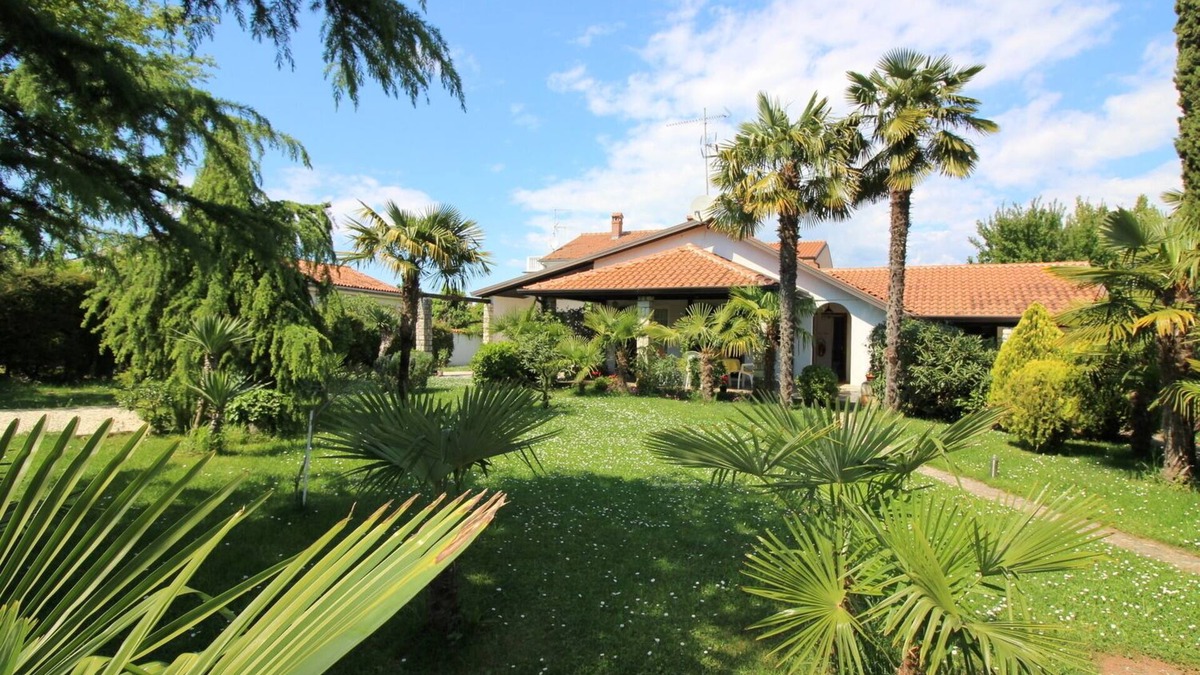 Mali Maj Apartment | Holiday home with garden, close to the beach, quiet location, family-friendly