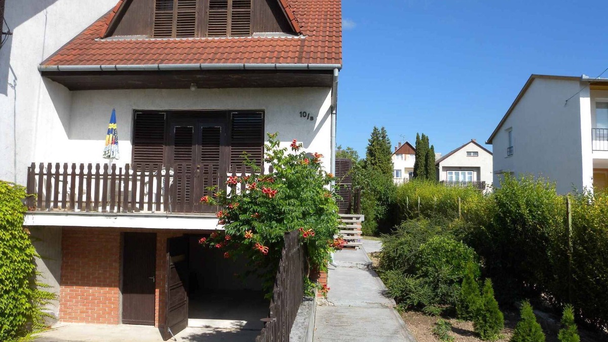 Balatonalmadi House | Holiday home with balcony and garden furniture