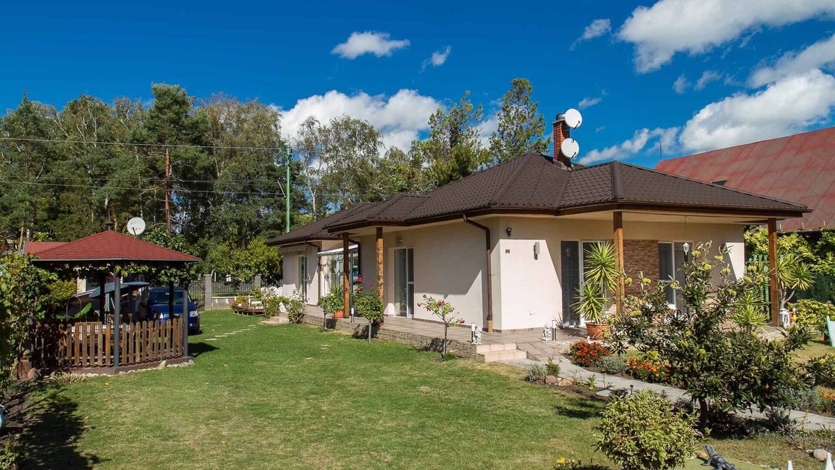 Balatonboglar House | Holiday home with air conditioning, Wi-Fi, washing machine and dishwasher
