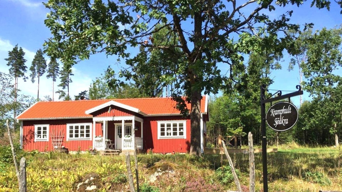 Lammhult House | holiday home with internet, sauna and boat at the lake Stråken i Småland