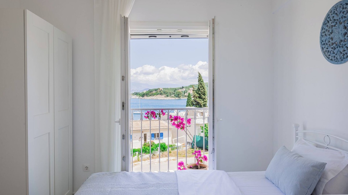 Apraos House | Holiday Home with large balcony and stunning Sea Views