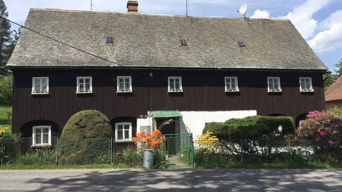 Frydlant House | Holiday home with large garden and outdoor swimming pool