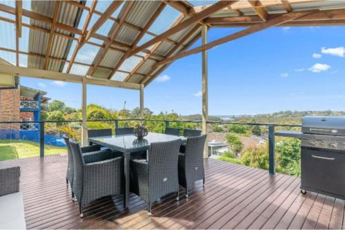 Wamberal House | Holiday Home with Ocean Views Wamberal