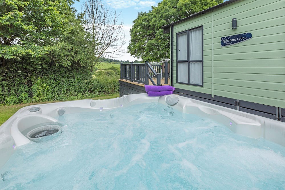 Axminster House | Holiday Home with one double and one twin bedroom.