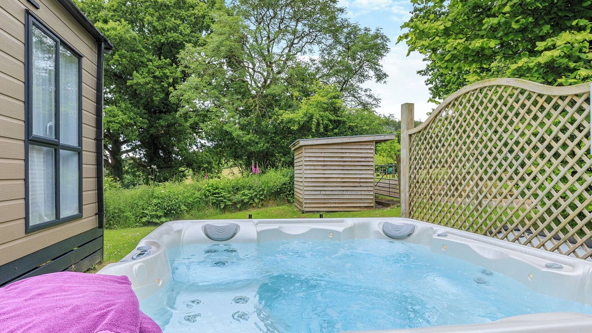 Axminster House | Holiday Home with one double and two twin bedrooms.