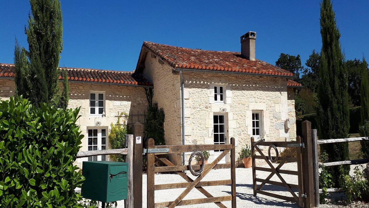 Verteillac House | Holiday home with pool in Verteillac