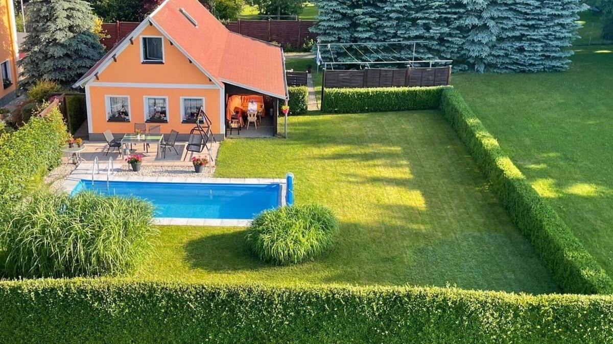 Lenkersdorf House | Holiday home with pool