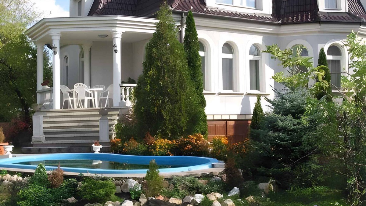 Gardony House | Holiday home with pool and WIFI