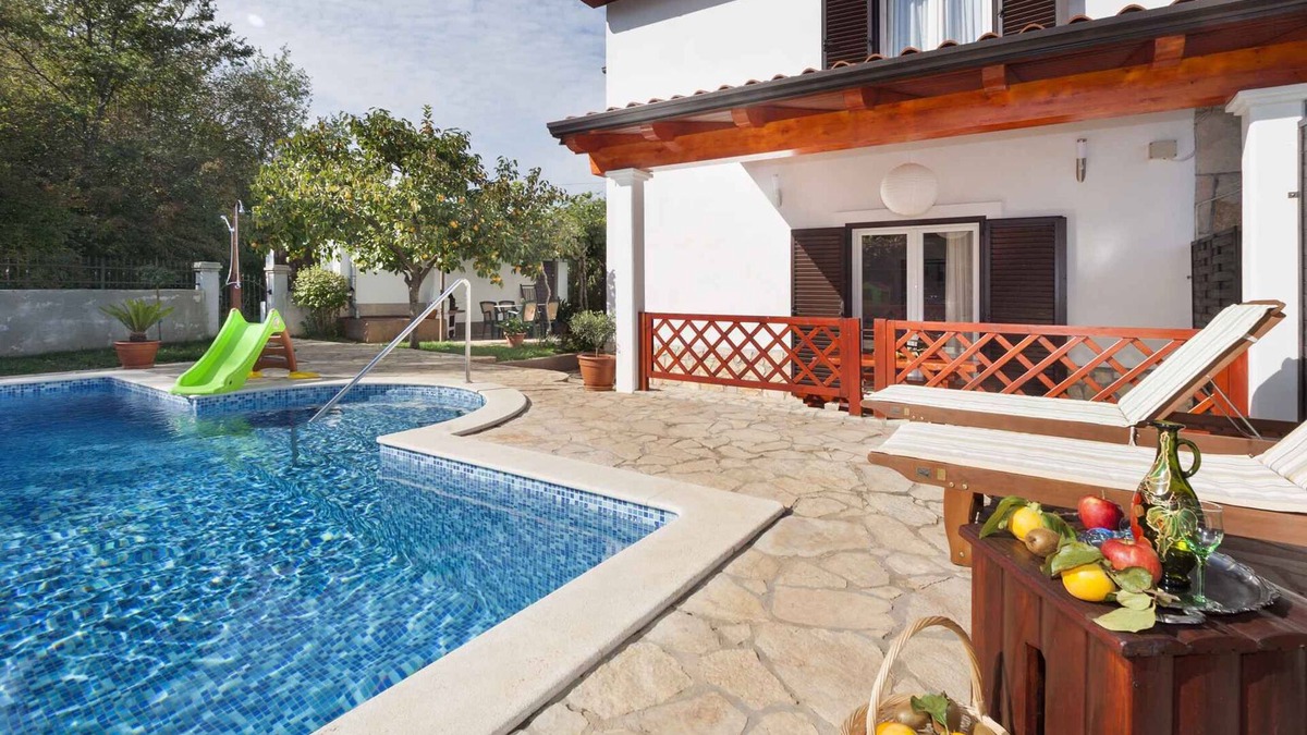 Snasici House | Holiday home with pool in a quiet location for families