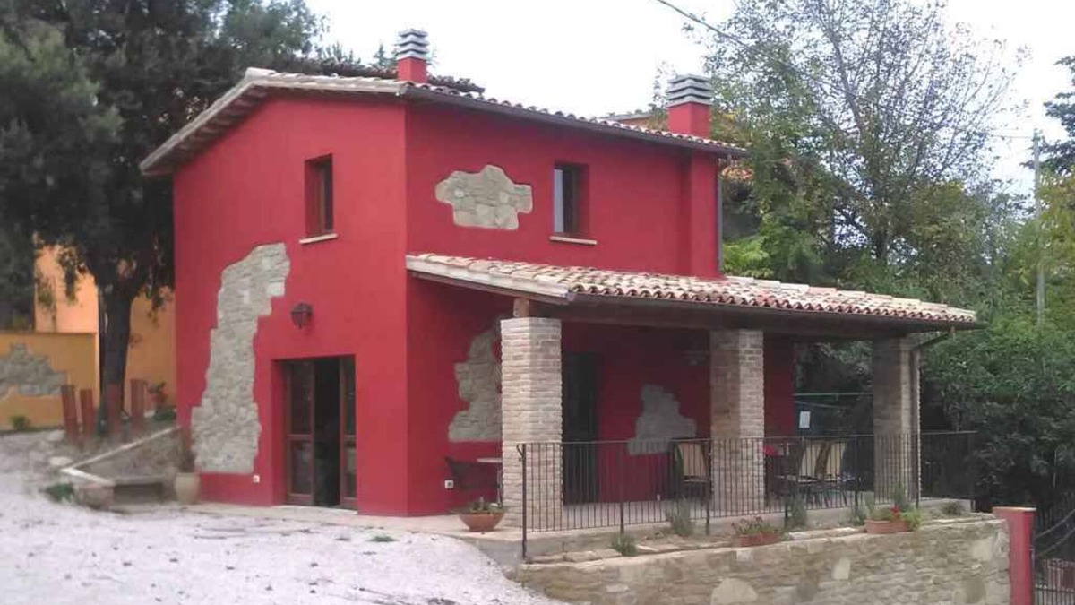 Urbino House | Holiday home with pool suitable for families and groups